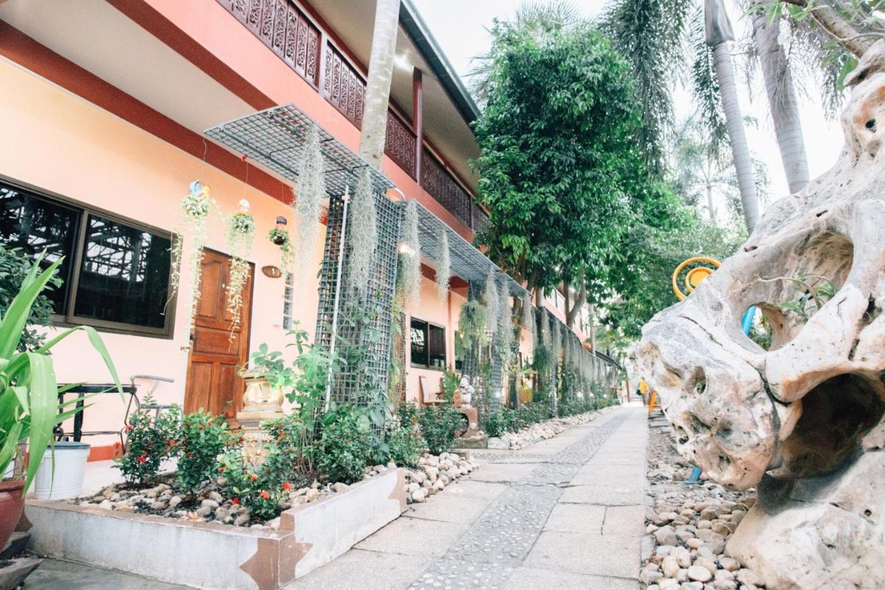Noble Night Guesthouse Kanchanaburi Luaran gambar
